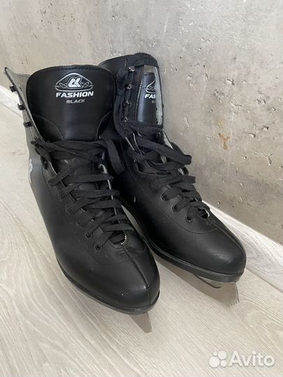 Коньки фигурные 44 размер