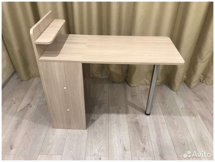 Маникюрный стол складной