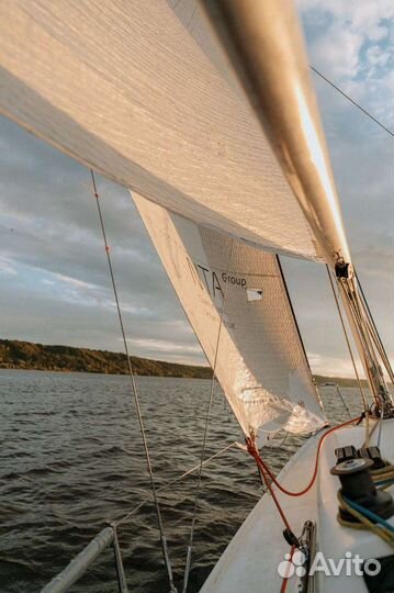 Прогулка на парусной яхте по Волге