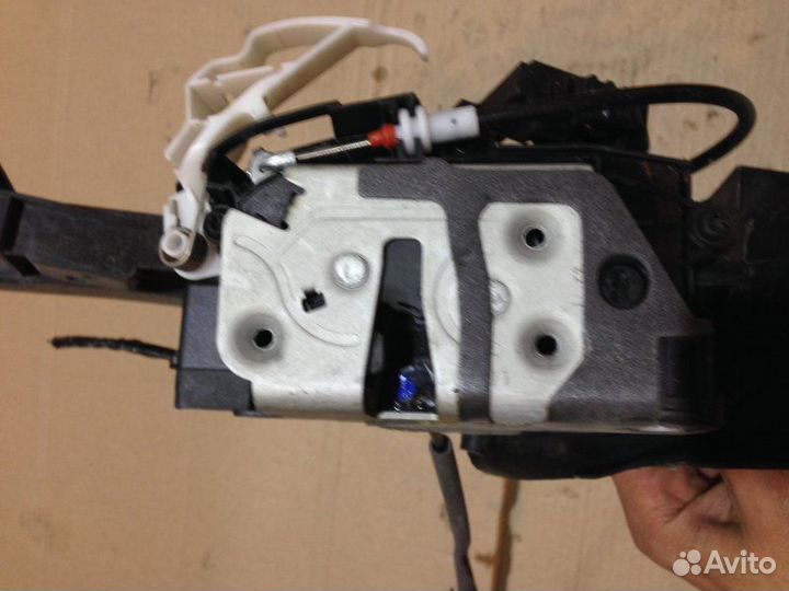 Замок двери задний левый Ford Focus CB8 2012