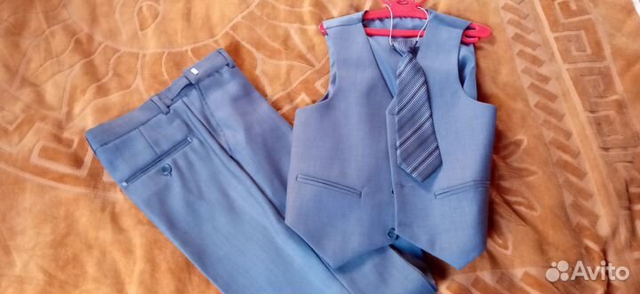 Костюм -тройка