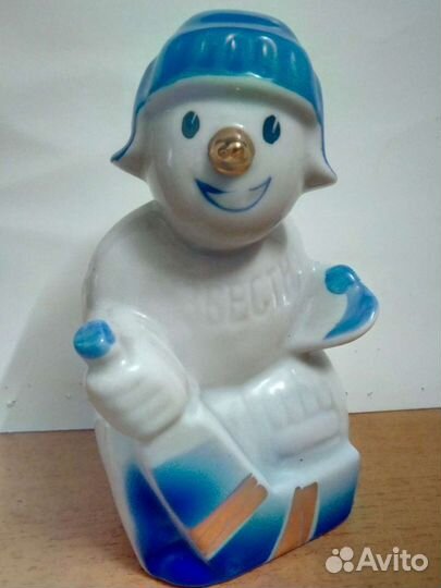 Фарфоровая статуэтка, кубок