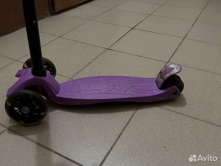 Самокат трехколесный со светящимися колесами