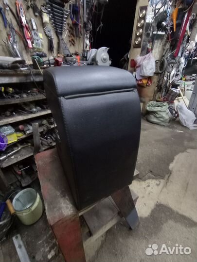 Подлокотник