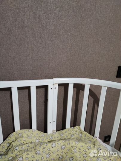 Детская овальная кроватка с маятником