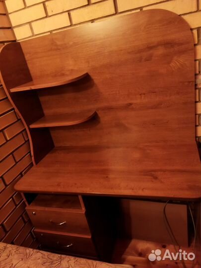 Письменный стол