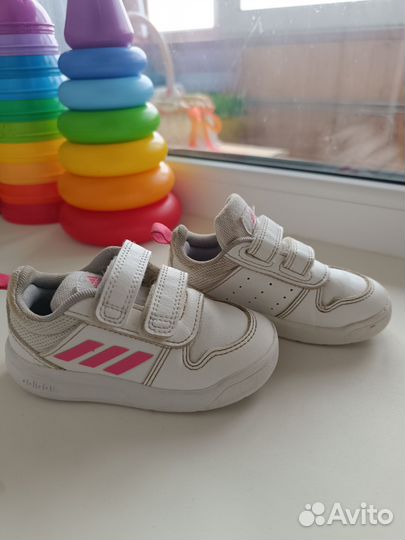 Кроссовки adidas 22