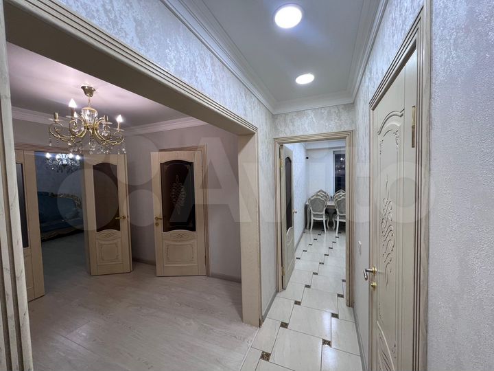 2-к. квартира, 70 м², 1/10 эт.