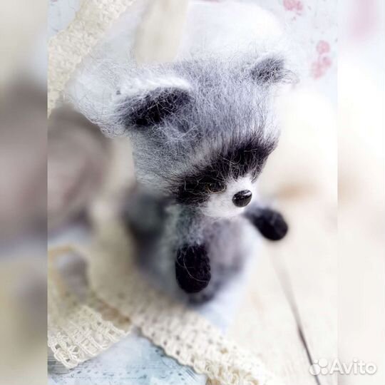 Енот вязаная мягуая игрушка ручной работы0