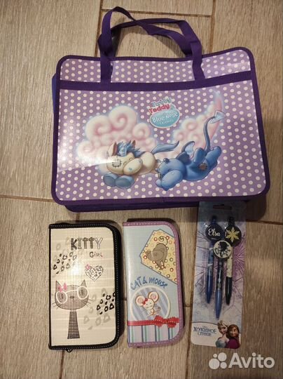 Канцелярский набор для девочки отдам за яблоки