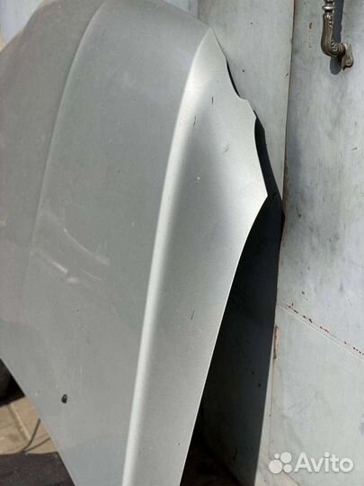 Капот на Mitsubishi Airtrek