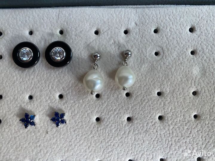Серьги-пусеты, эмаль, жемчуг. Кристаллы