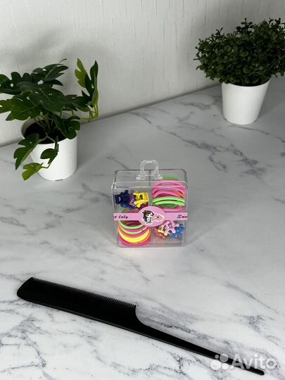 Пакетом Набор резинок и заколок в коробочке