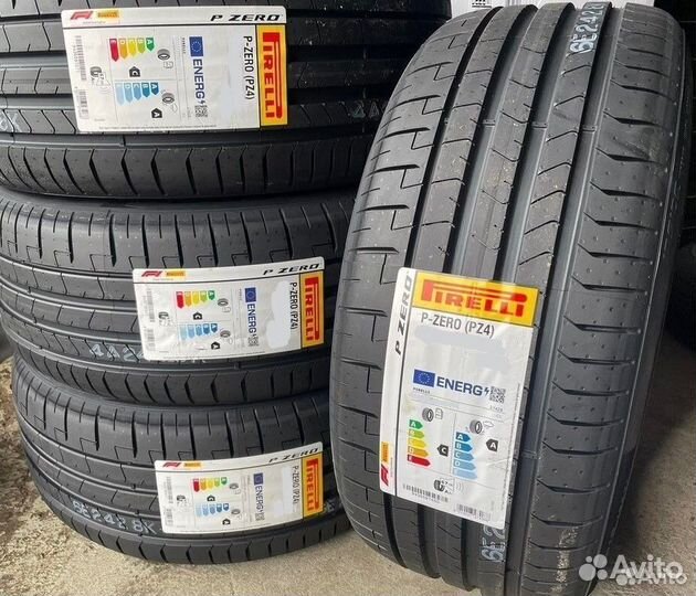 Pirelli P Zero PZ4 315/35 R22 и 275/40 R22 111Y