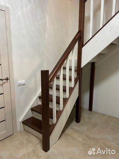 Деревянные лестницы для загородного дома на 2этаж