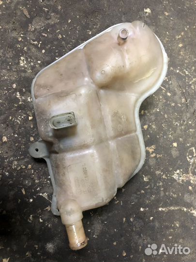 Расширительный бачок Volkswagen Passat B5