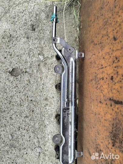 Топливная рейка с форсунками Хонда Фрид 1