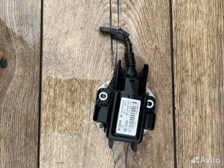 Датчик ускорения Volkswagen Passat 2.0