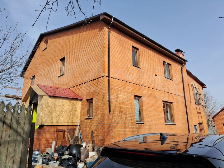 Коттедж 350 м² на участке 15 сот.