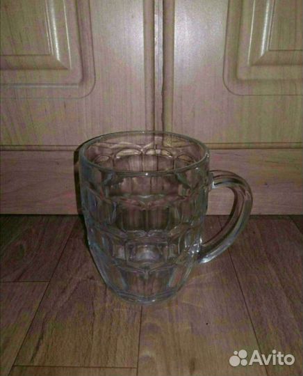 Салатница, пивные кружки и розетки