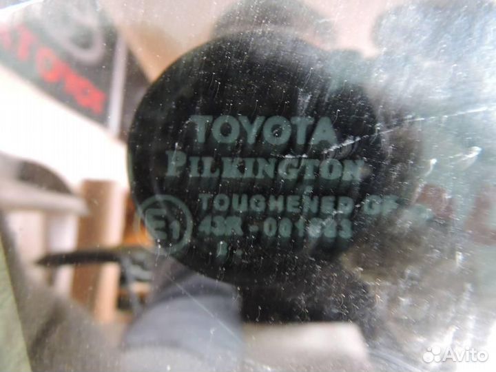 Стекло двери задней правой Toyota Avensis T270 200