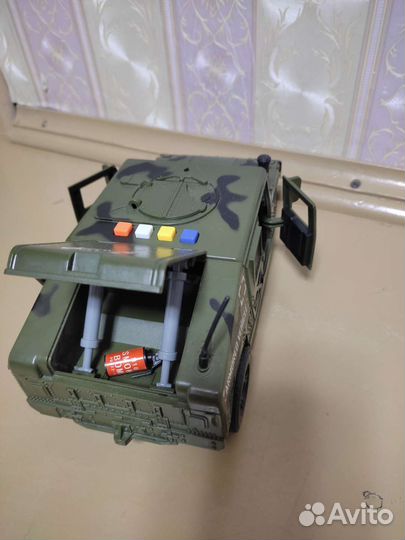 Игрушка. Военная машина