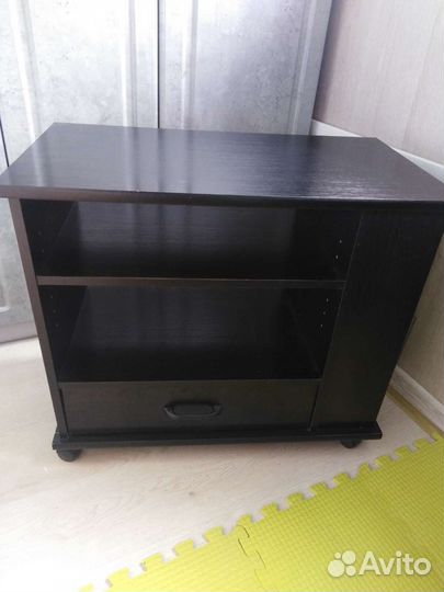Тумба на колесиках