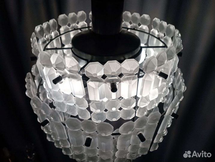 Черная люстра с матовым хрусталем