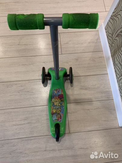 Самокат трехколесный