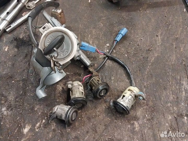 Замок зажигания с личинками Mitsubishi Pajero 2