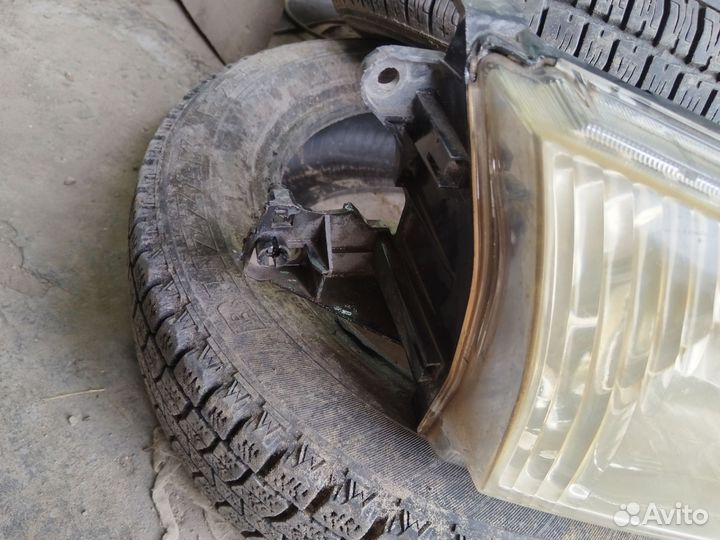 Фары передние Mazda Demio