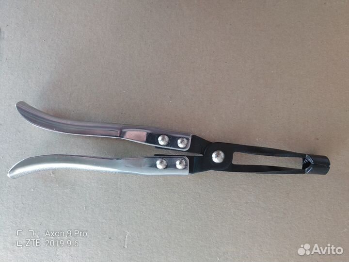 Съёмник маслосъёмных колпачков