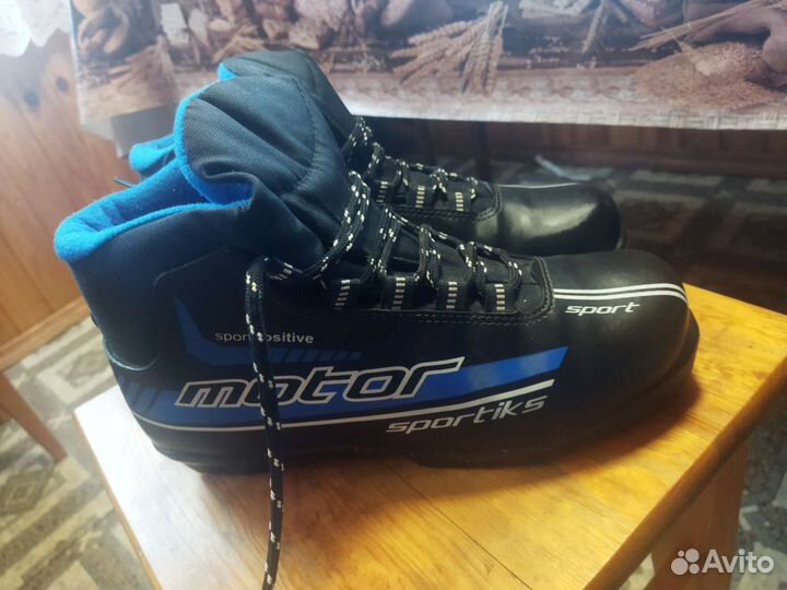 Лыжные ботинки с креплением