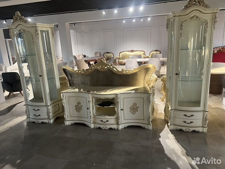 Шкаф витрина