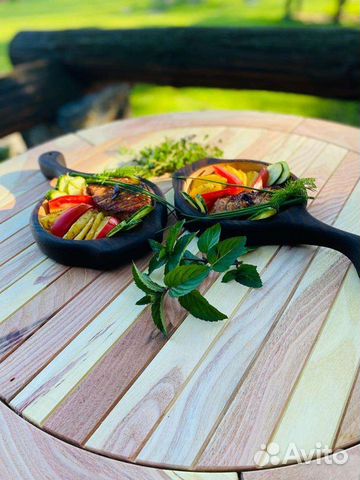 Тарелка из массива натурального кедра для подачи