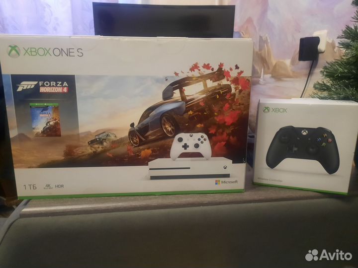 Xbox One s 2 геймпада 1tb