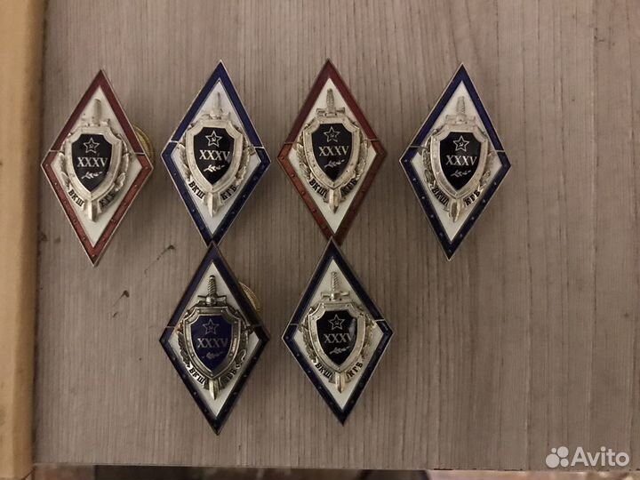 Нагрудный знак вкш - кгб 35 лет