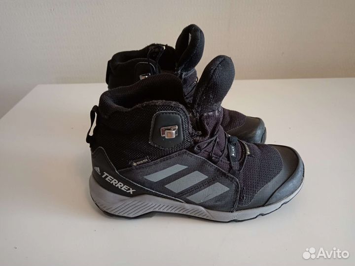 Кроссовки детские