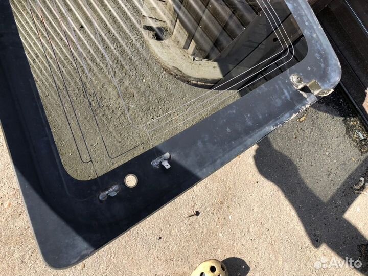 Стекло заднее правое (Форточка) Pajero 3