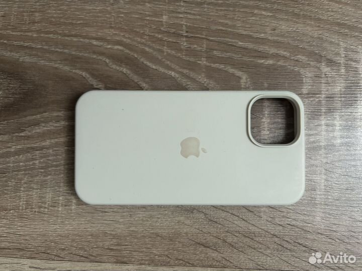 Чехол на iPhone 14