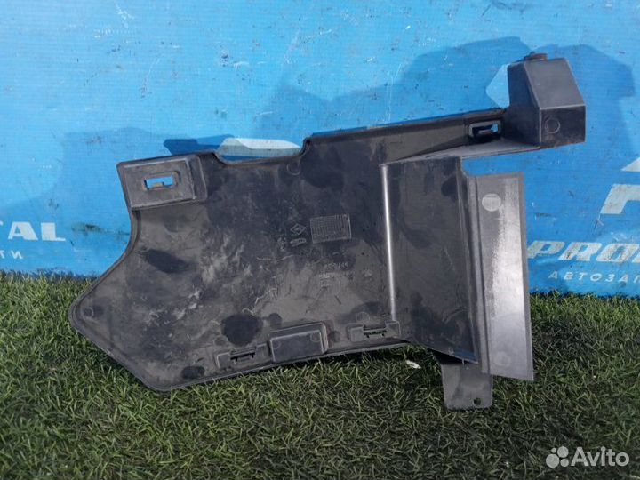 Дефлектор радиатора Renault Logan 2