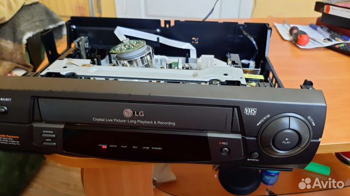 Видеомагнитофон LG