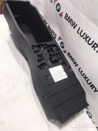 Корпус ящик крышка акб в багажном отсеке Bmw X5