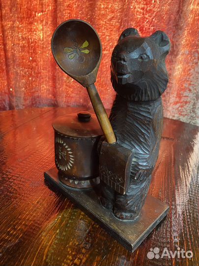 Медведь с бочонком