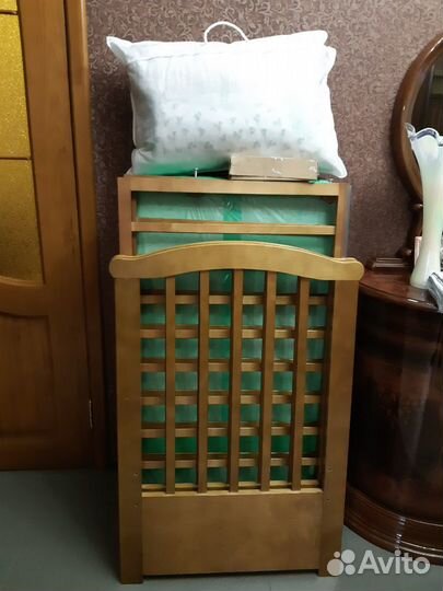 Детская кроватка с матрасом