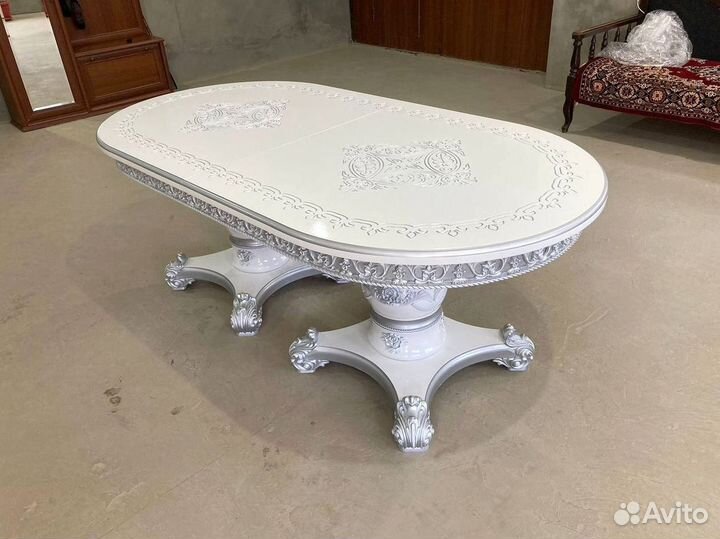 Столы и стулья