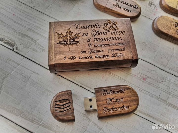 Новогодний подарок / Флешка с гравировкой + кейс