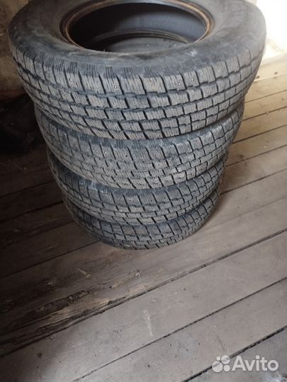Cooper Weather-Master S/T 2 215/75 R15 100S