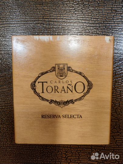 Коробка и пустые тубусы от сигар