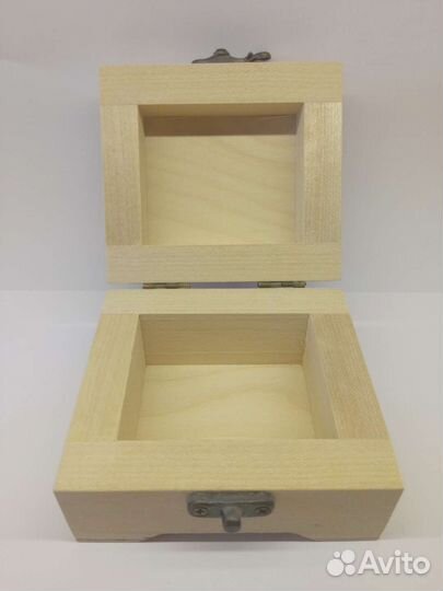 Шкатулка с узором ручной работы